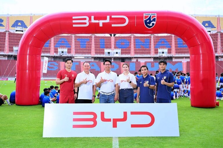 BYD-เรเว่ จัด Football Clinic ชาร์จฝันเยาวชนไทย ณ ราชมังคลาฯ
