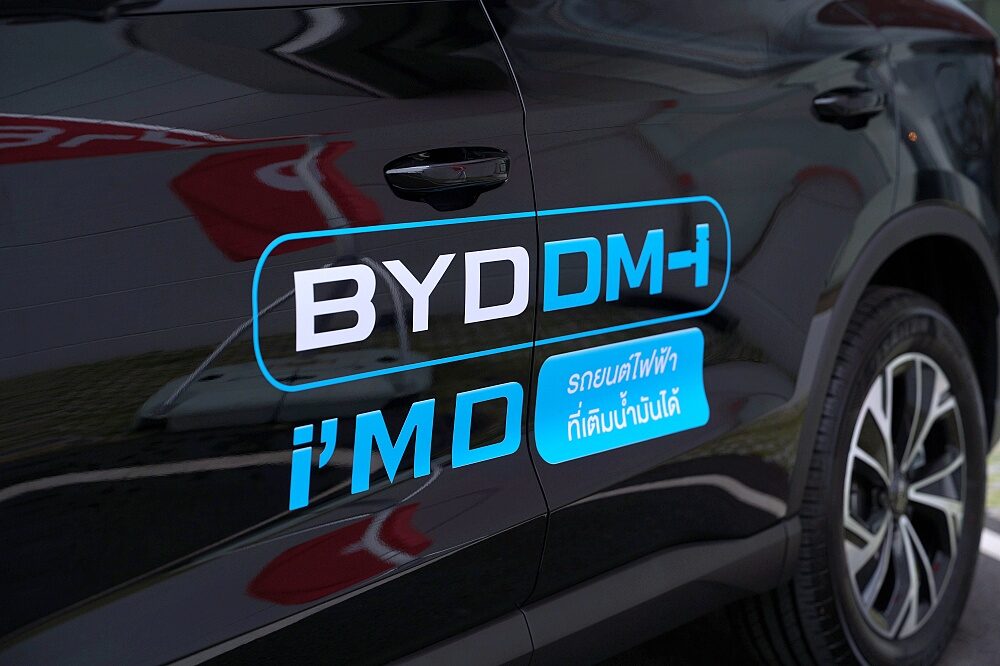 สติกเกอร์ BYD DM-i บนตัวรถ BYD SEALION 5 DM-i 2026