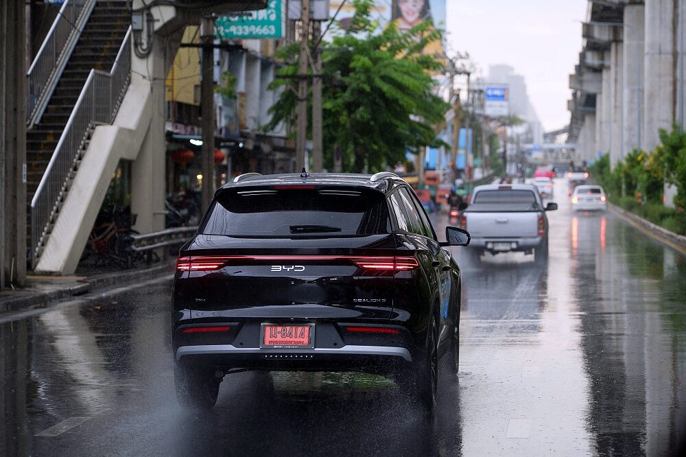 BYD SEALION 5 DM-i 2026 ขับทดสอบในสภาพฝนตกและรถติดในกรุงเทพฯ