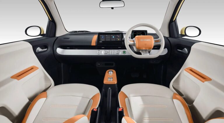 Changan Lumin interior front