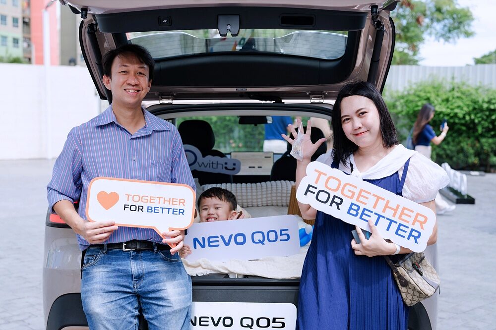First customers pose with For Better signs and NEVO Q05