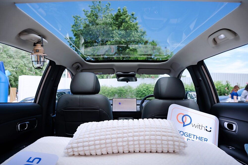 CHANGAN NEVO Q05 2026 cabin with panoramic glass roof