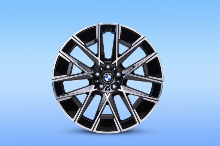 เขียวตั้งแต่ต้นน้ำ ! BMW iX5 Gen6 ขุมพลังไฟฟ้า โชว์วัสดุที่ลดคาร์บอนฟุตพริ้นท์ลงกว่า 40%