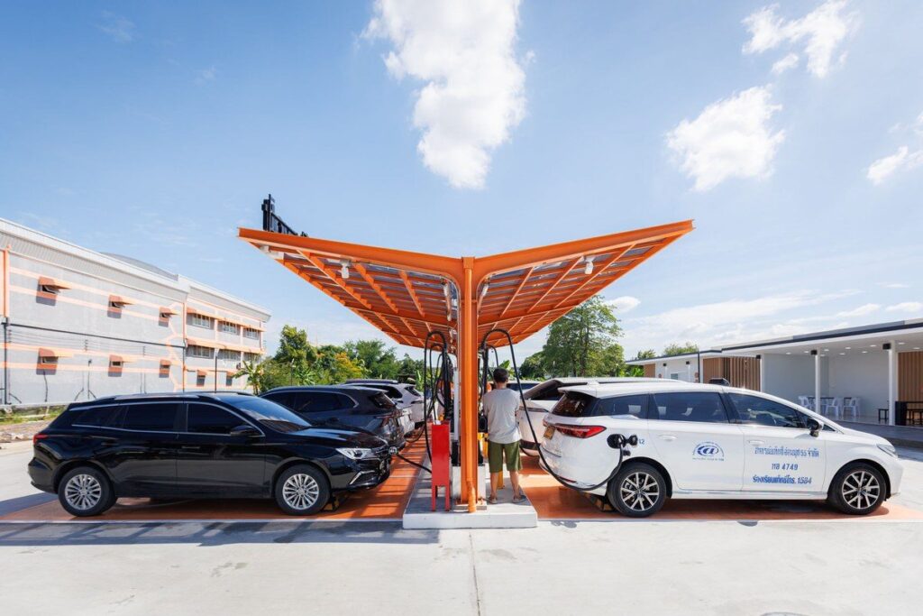 ชาร์จแรงสะใจสเปก 960 kW! EVOLT STATION HUB 2026 ปักหมุดทำเลยุทธศาสตร์ลาดกระบัง รองรับกระบะ Fleet และ Taxi EV ใกล้สุวรรณภูมิ