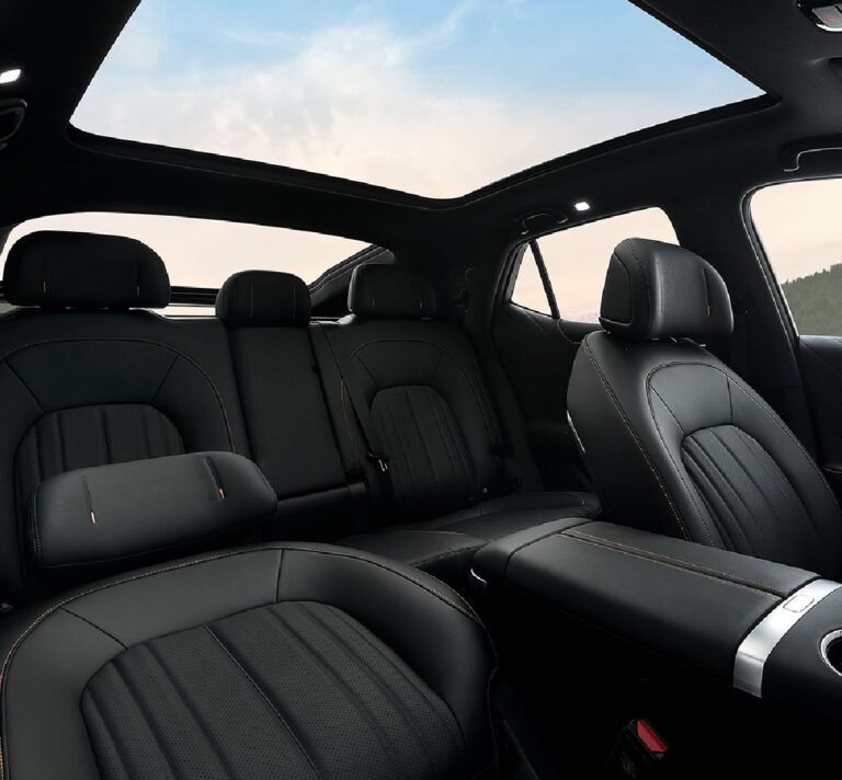 Deepal E07 front seats and cabin