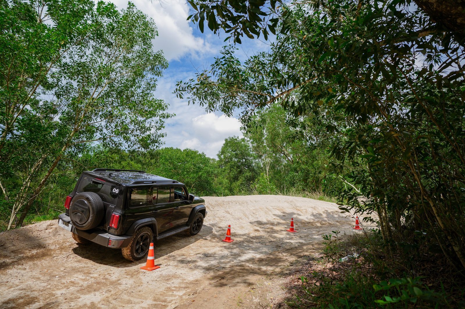 การทดสอบขับขี่บนสถานี Dirt Road เส้นทางลูกรังเพื่อฝึกการทรงตัว