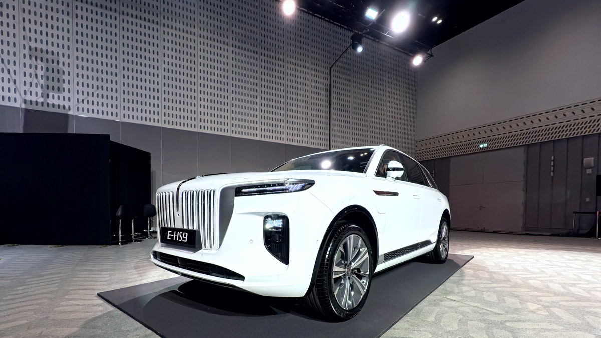 HONGQI E-HS9 2026 ในห้องจัดแสดงโชว์รูม