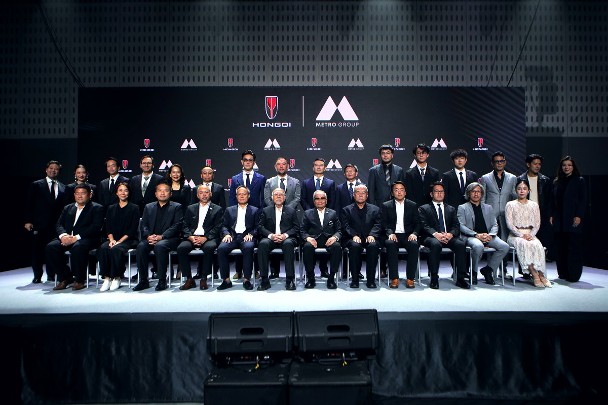 ผู้บริหารลงนามร่วมมือบนเวที