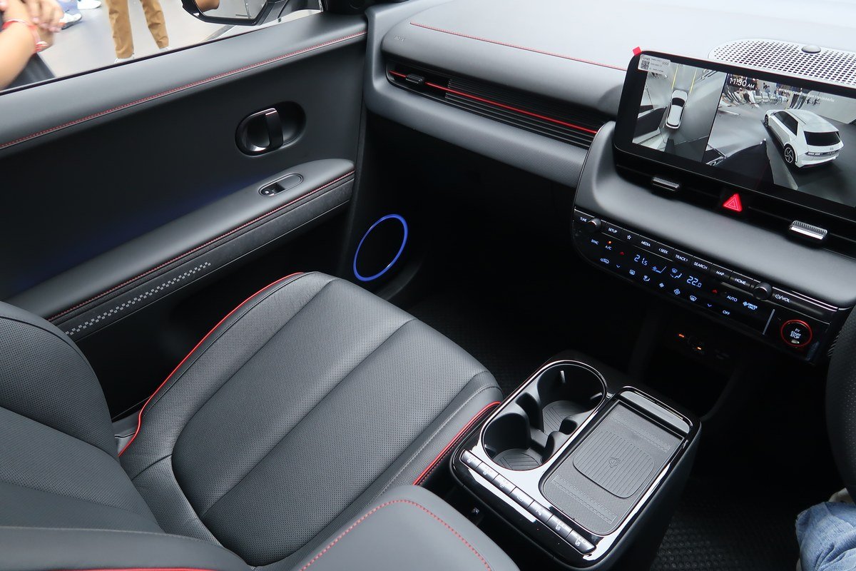 คอนโซลกลางแบบเลื่อนสไลด์ของ Hyundai IONIQ 5 N Line 2026