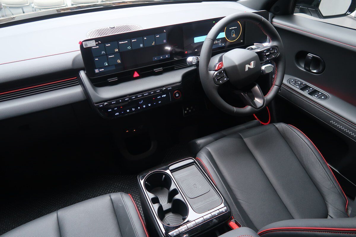 ห้องโดยสารตอนหน้าและหน้าจอคู่ของ Hyundai IONIQ 5 N Line 2026