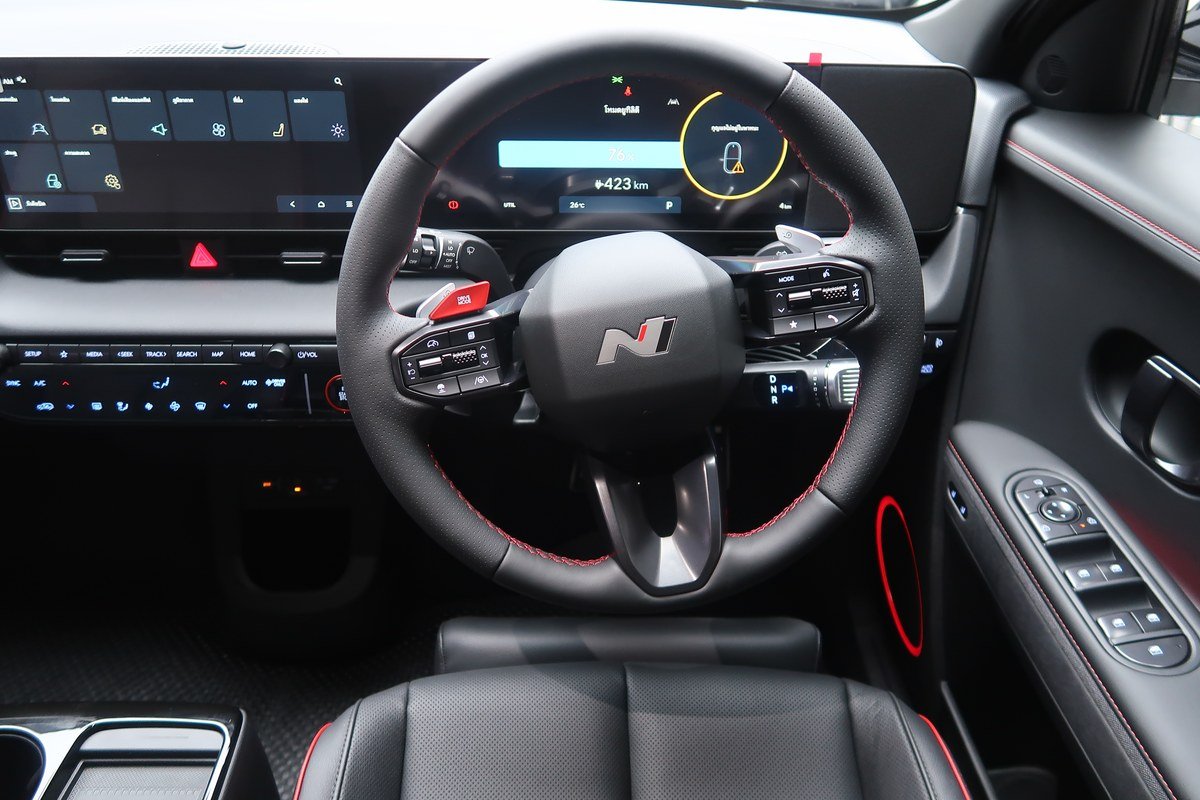 พวงมาลัย N Line และหน้าจอคู่ของ Hyundai IONIQ 5 N Line 2026
