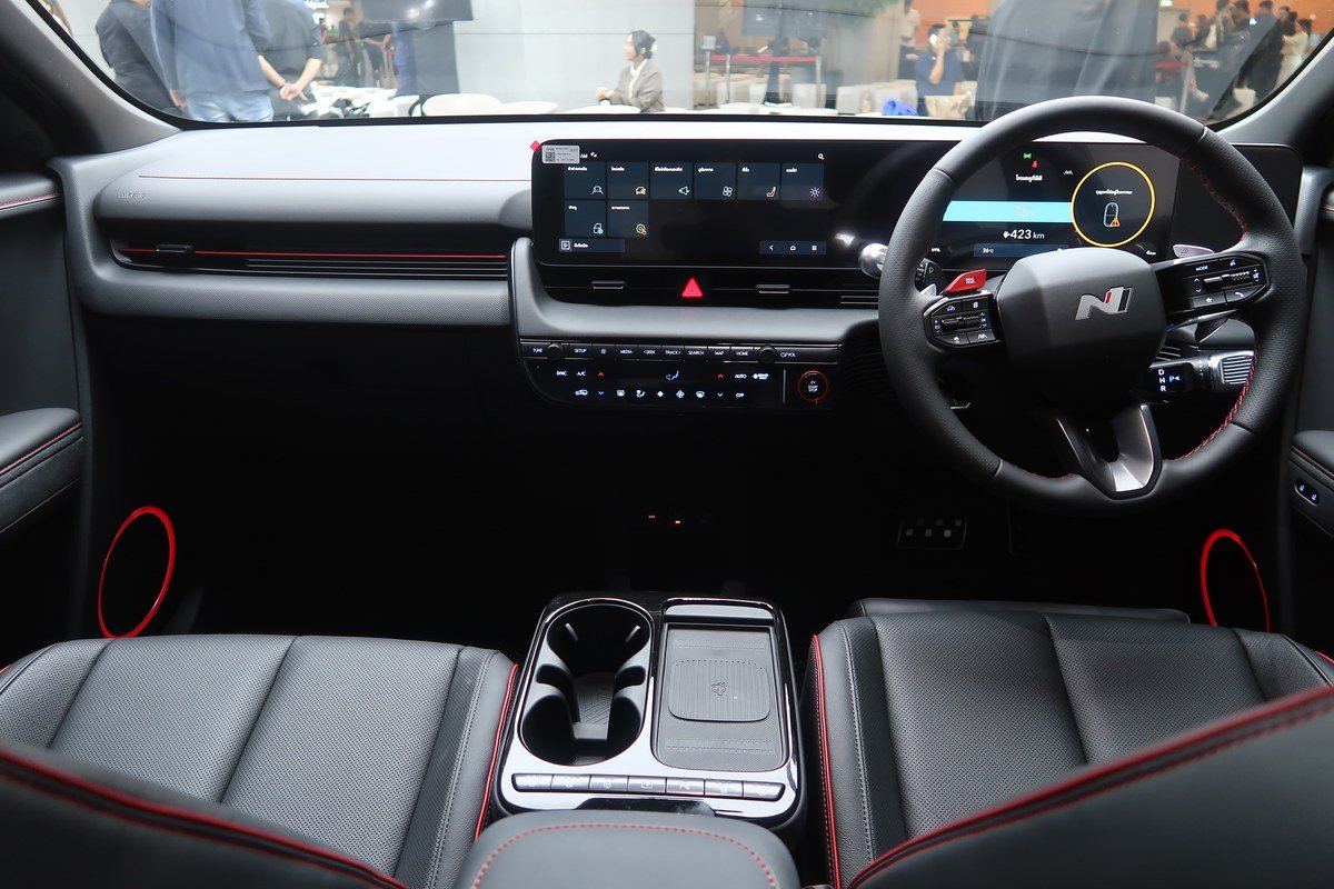 มุมมองห้องโดยสารตอนหน้าของ Hyundai IONIQ 5 N Line 2026
