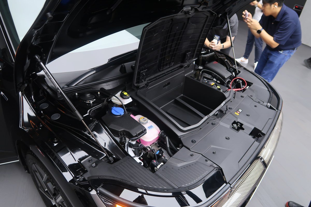 พื้นที่ฝากระโปรงหน้าและชุดระบบไฟฟ้าของ Hyundai IONIQ 5 N Line 2026