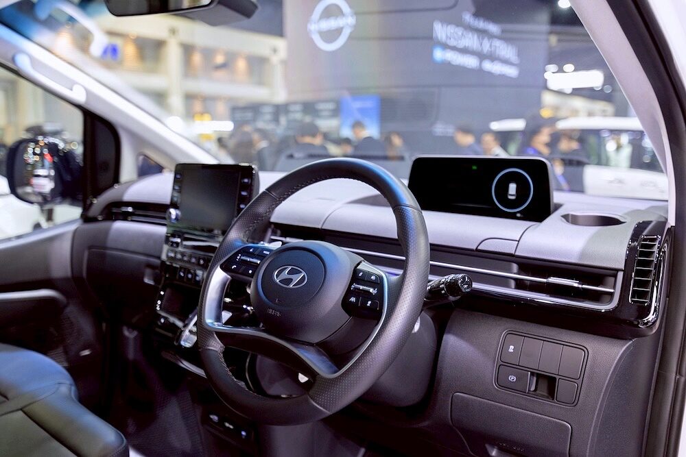 Hyundai STARIA รถตู้ 11 ที่นั่ง เครื่องยนต์ดีเซล Euro 5