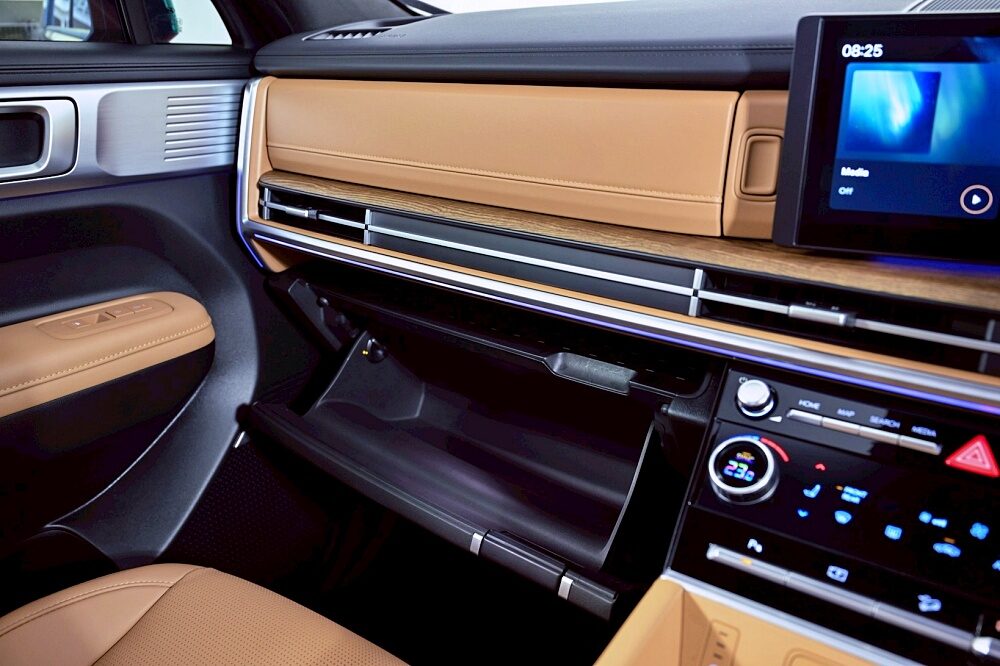 แผงแดชบอร์ด HYUNDAI SANTA FE HYBRID INSPIRATION พร้อมหน้าจอโค้ง