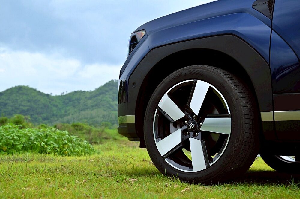 ล้ออัลลอย 20 นิ้วของ HYUNDAI SANTA FE HYBRID INSPIRATION HTRAC
