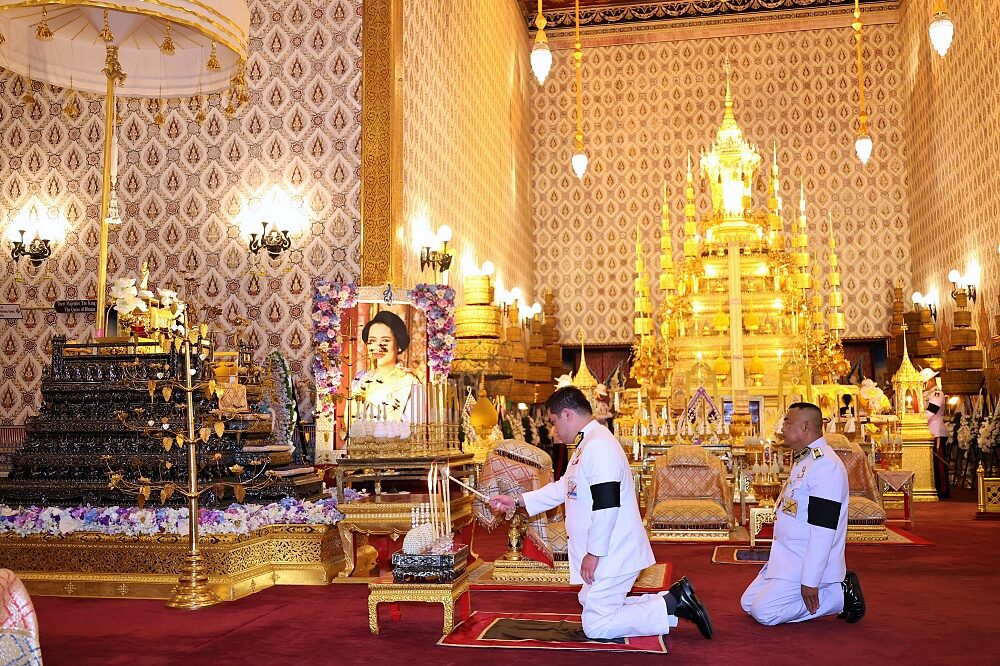 บุคลากรกลุ่มอีซูซุและกลุ่มตรีเพชรร่วมพิธีในพระบรมมหาราชวัง