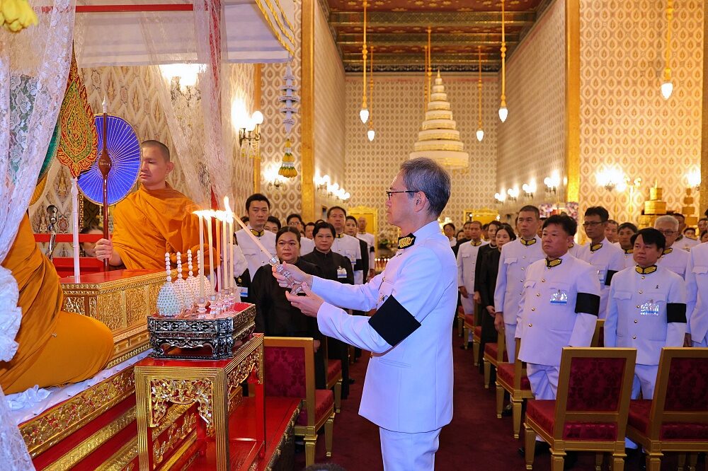 กลุ่มอีซูซุและกลุ่มตรีเพชรน้อมสำนึกในพระมหากรุณาธิคุณ