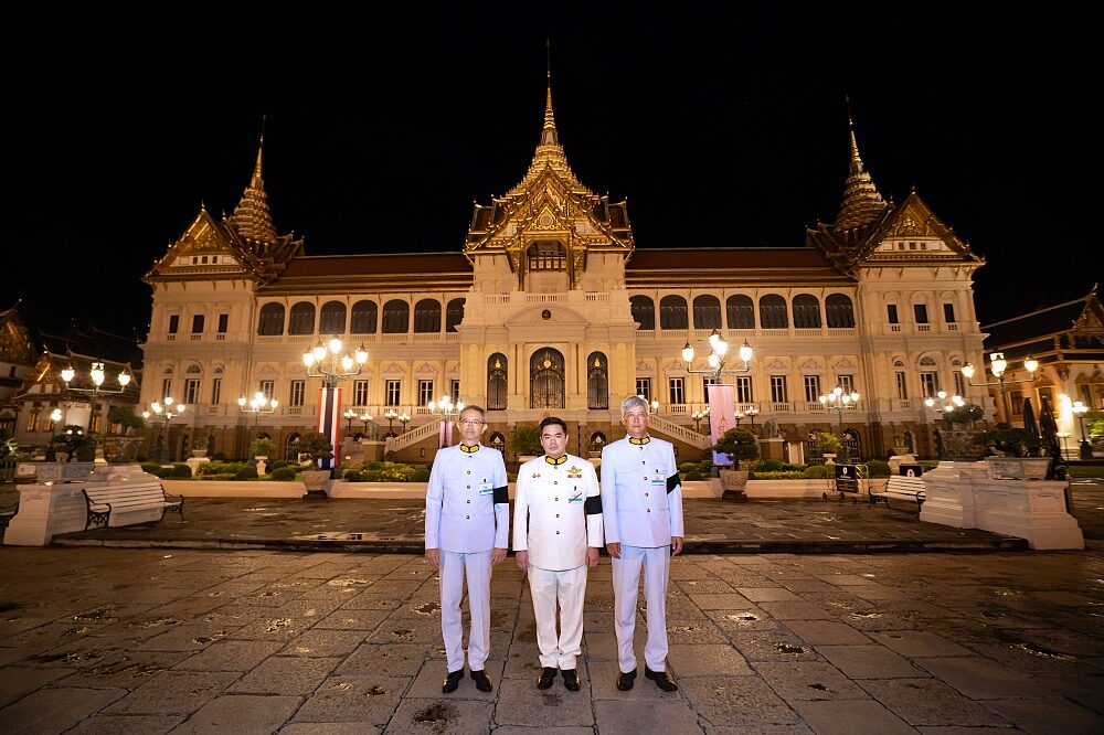 คณะกลุ่มอีซูซุและกลุ่มตรีเพชรร่วมถวายความอาลัย