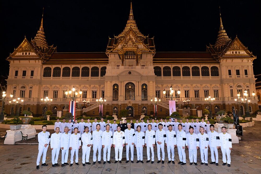 คณะกลุ่มอีซูซุและกลุ่มตรีเพชร ณ พระบรมมหาราชวัง