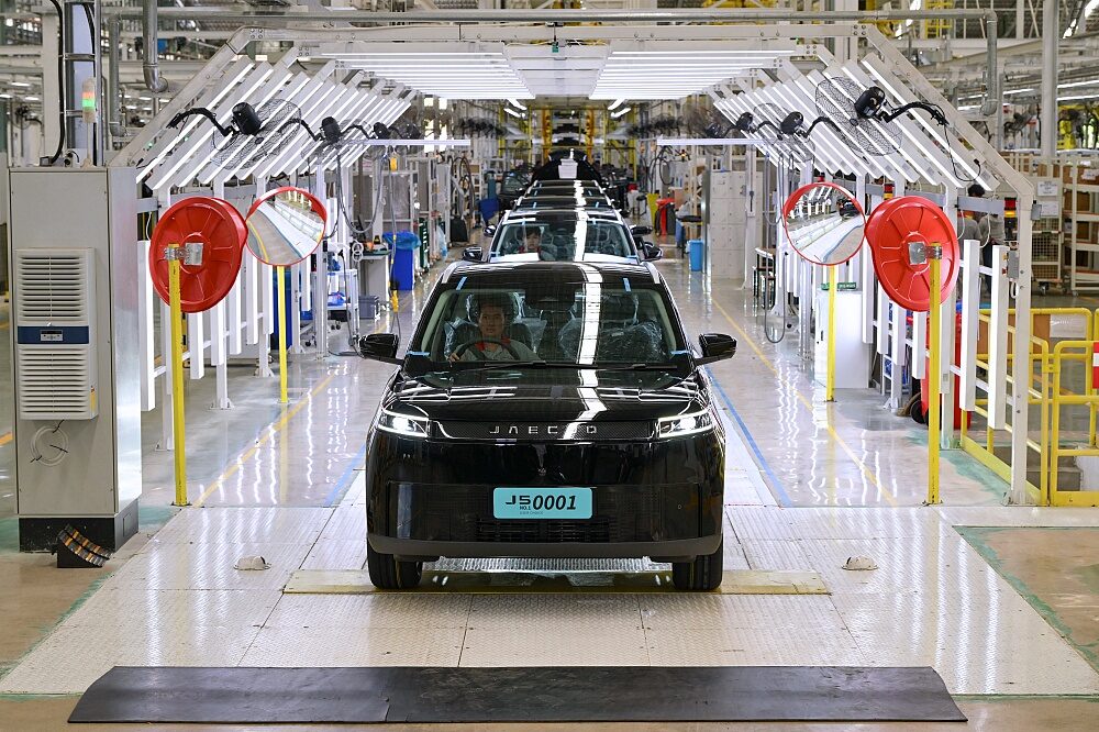 JAECOO 5 EV 2026 สีขาวบนสายการผลิต