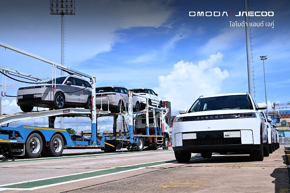 JAECOO 5 EV 2026 จอดเรียงในลานพักรถของโรงงาน
