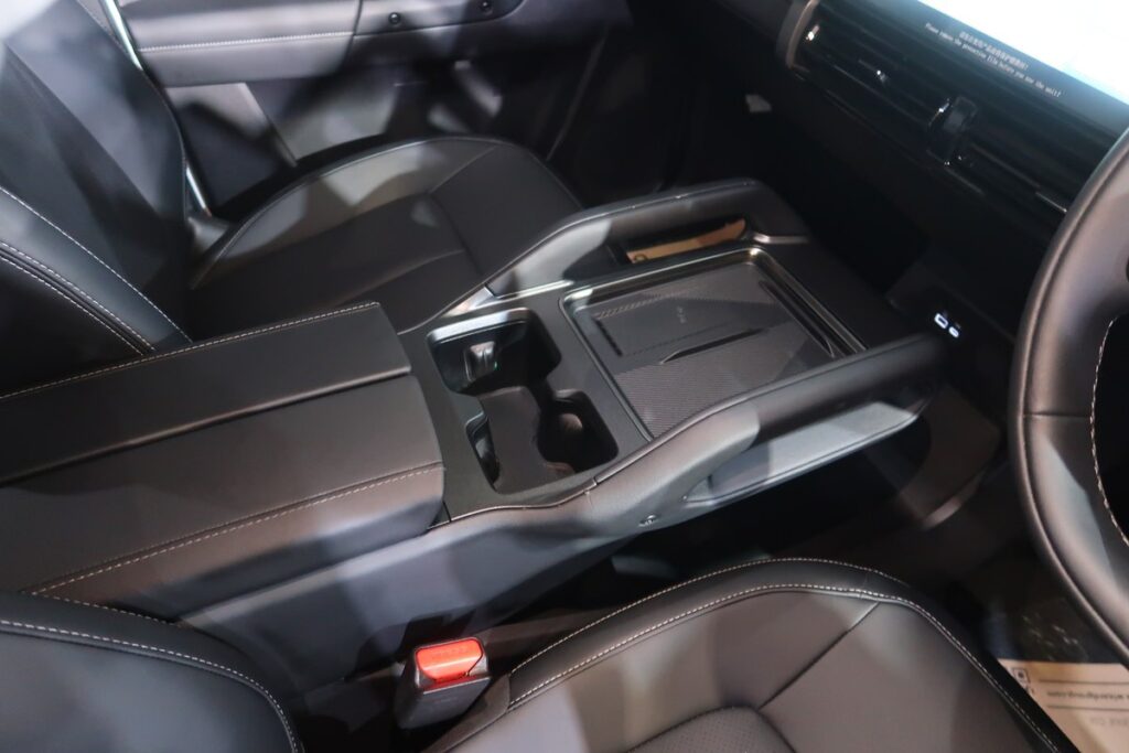 รายละเอียดห้องโดยสารและฟังก์ชันภายในของ JAECOO 6T REEV 2026 ภาพที่ 09