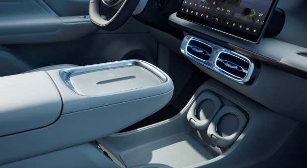 แท่นชาร์จไร้สายบริเวณคอนโซลกลางของ Leapmotor B10