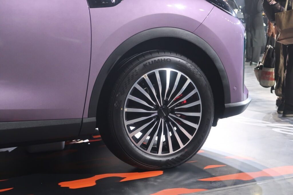 ล้ออัลลอยและซุ้มล้อของ LEPAS L6 EV 2026