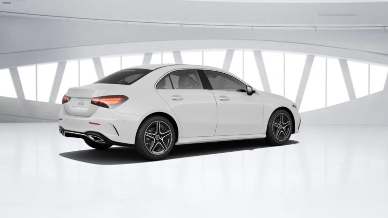 Mercedes-Benz A-Class (W177 2018) - ภาพหน้ารถ