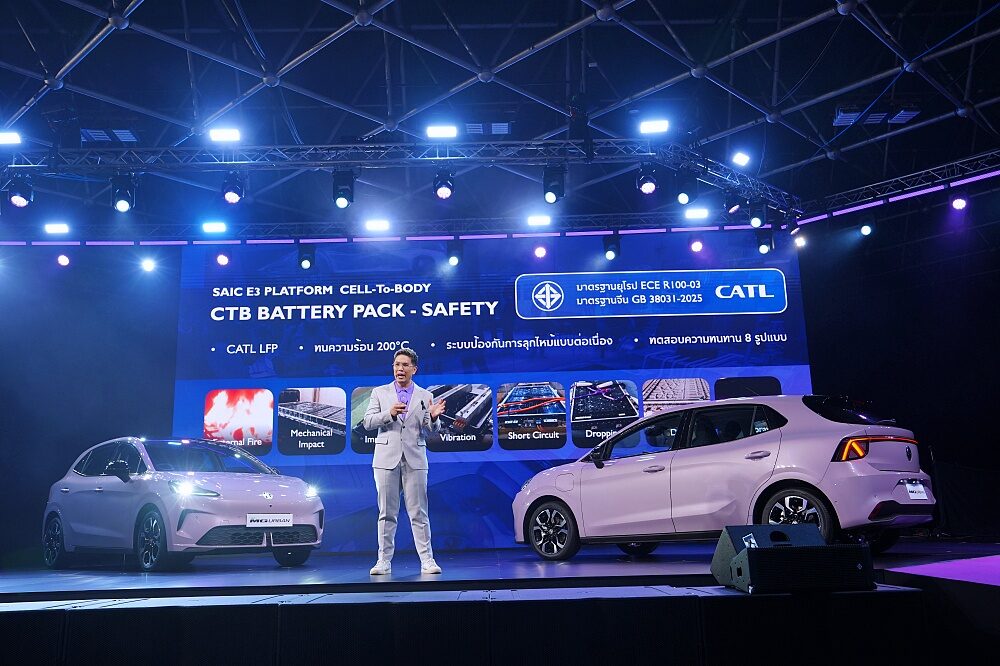 ภาพผู้บรรยายอธิบายความปลอดภัยของโครงสร้างแบตเตอรี่ CTB บนสถาปัตยกรรม SAIC E3