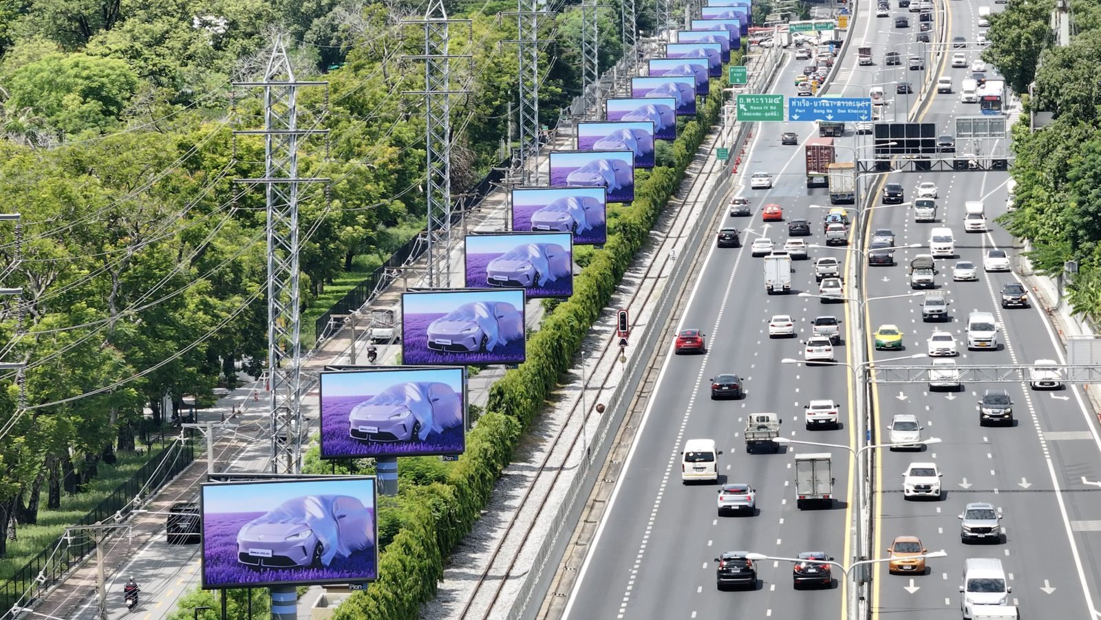 ไฟท้าย LED ดีไซน์ล้ำสมัยสะท้อนอัตลักษณ์ความทันสมัยของตัวรถ