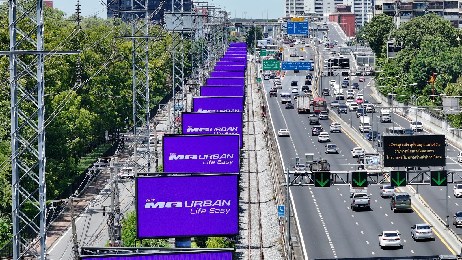 ล้ออัลลอยลวดลายสปอร์ตและซุ้มล้อดีไซน์เข้ากันอย่างลงตัว