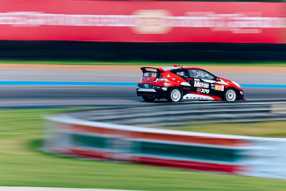 Honda CR-Z หมายเลข 63 เข้าโค้งในศึก RAAT Thailand Endurance Championship 2026