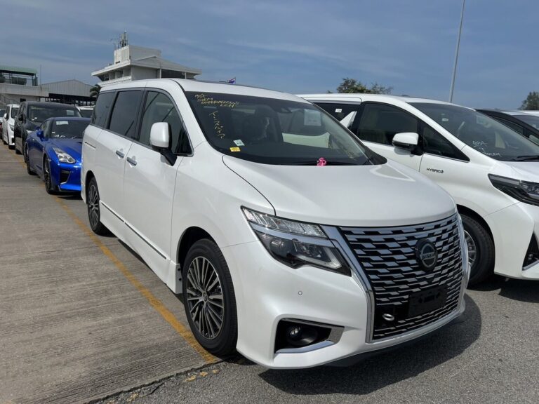 Nissan Elgrand (3rd Gen 2010) - ภาพหน้ารถ