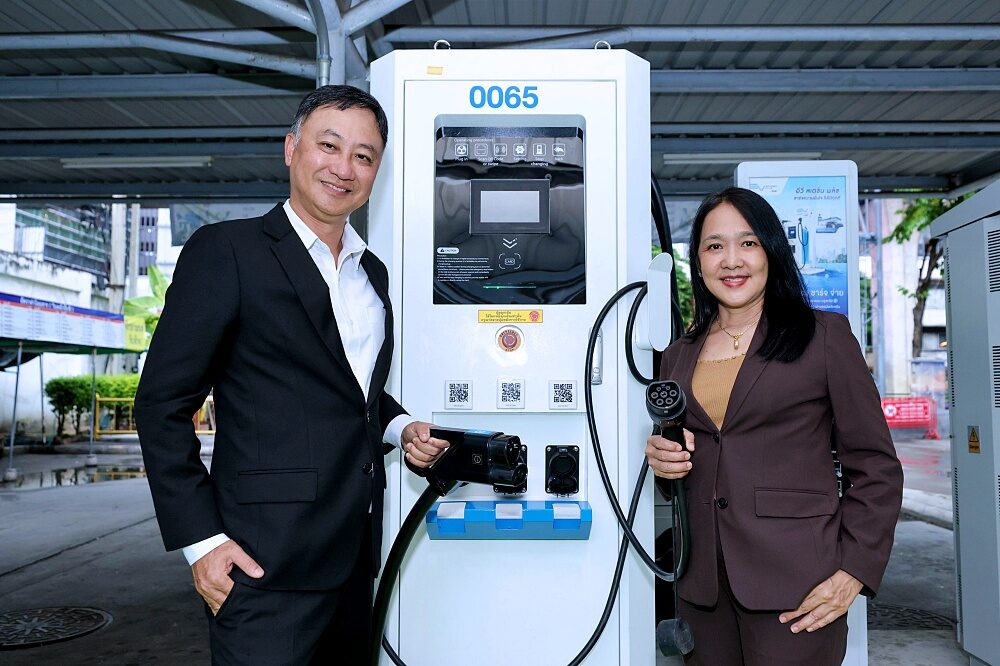 หัวชาร์จ EV Station PluZ พร้อมผู้บริหาร OR และ Big C