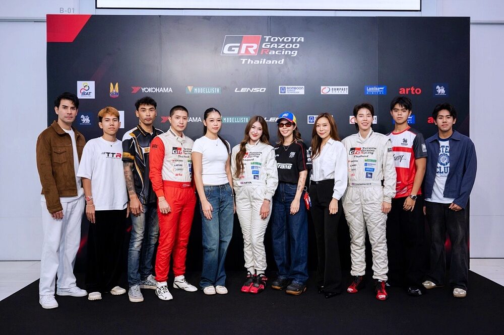 กลุ่มนักแข่ง Toyota Gazoo Racing Thailand 2026 ถ่ายภาพร่วมกัน