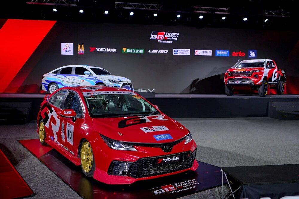 รถแข่งสีแดง Toyota Gazoo Racing Thailand 2026 บนเวที