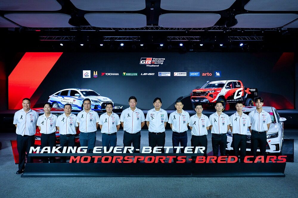 ทีมงานและนักแข่ง Toyota Gazoo Racing Thailand 2026 บนเวทีปิดแถลงข่าว