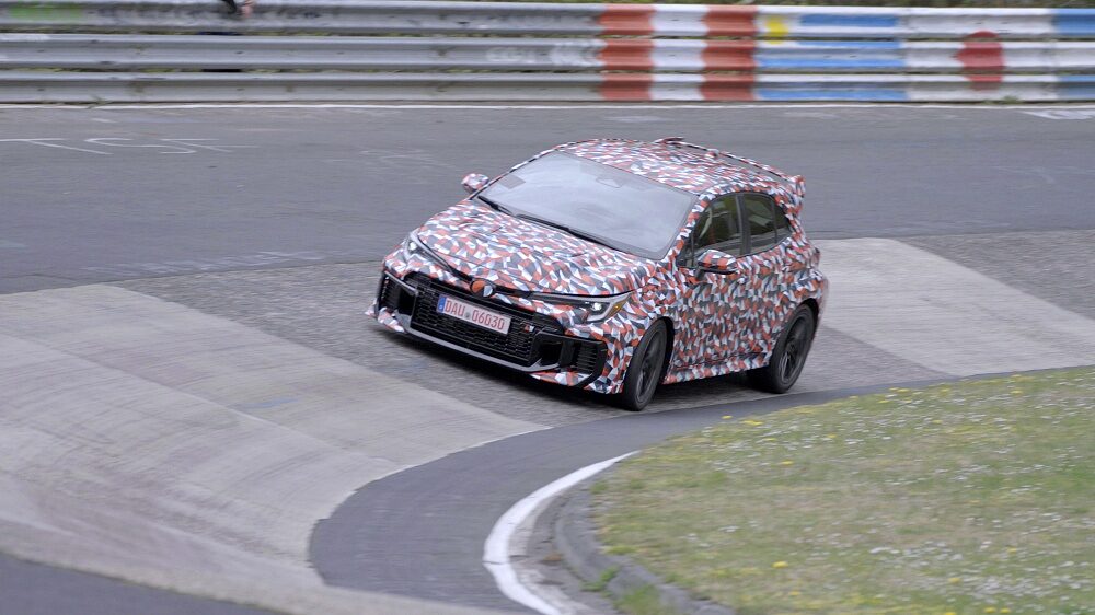 Toyota GRMN Corolla 2026 ลายพรางทดสอบบนสนามแข่ง