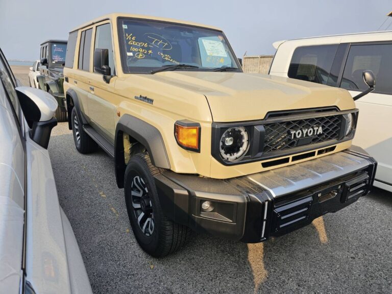 Toyota Land Cruiser 70 (J70 1984) - ภาพหน้ารถ