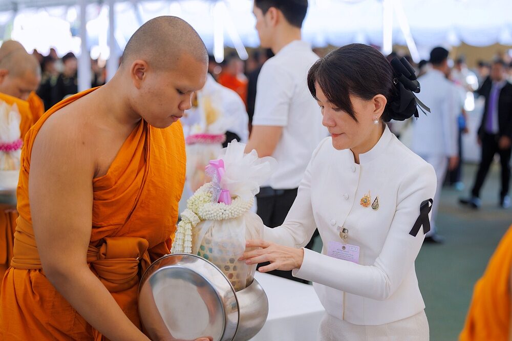 ผู้บริหารโตโยต้า มอเตอร์ ในพิธีถวายพาน ณ ศาลาสหทัยสมาคม