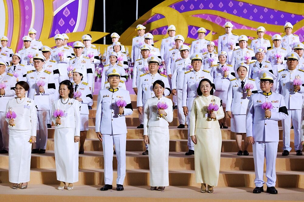 ร่ม และสัญลักษณ์ของประเทศไทยในพิธีถวายพานพุ่มสักการะ