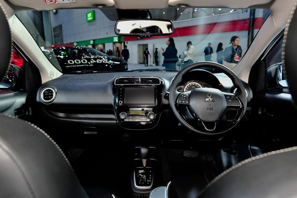 แผงคอนโซลและห้องโดยสาร Mitsubishi Attrage 2026