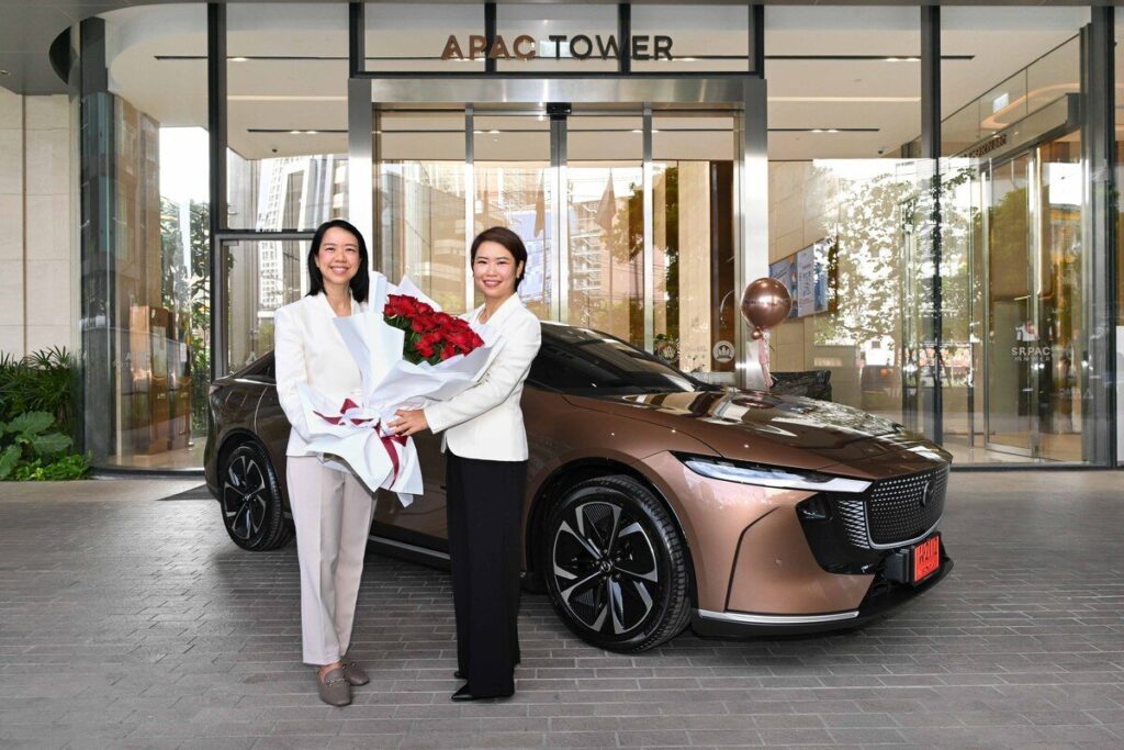 พิธีมอบช่อดอกไม้ให้ลูกค้า Mazda6e 2026 กลุ่มแรกในไทย