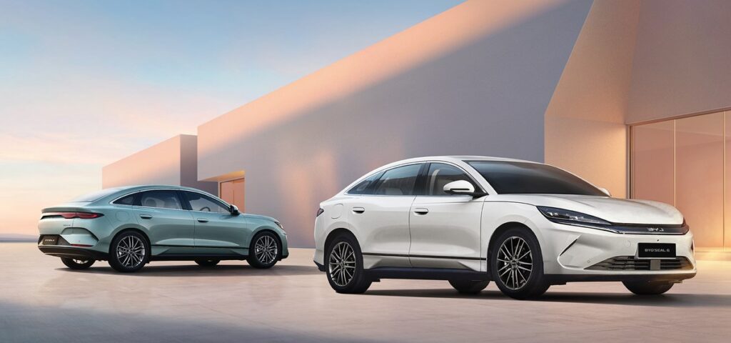 BYD SEAL 6 ปี 2026 สีขาวและสีเทา