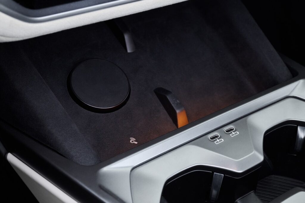 คอนโซลกลางและช่องเก็บของ BMW iX5 60 xDrive 2026