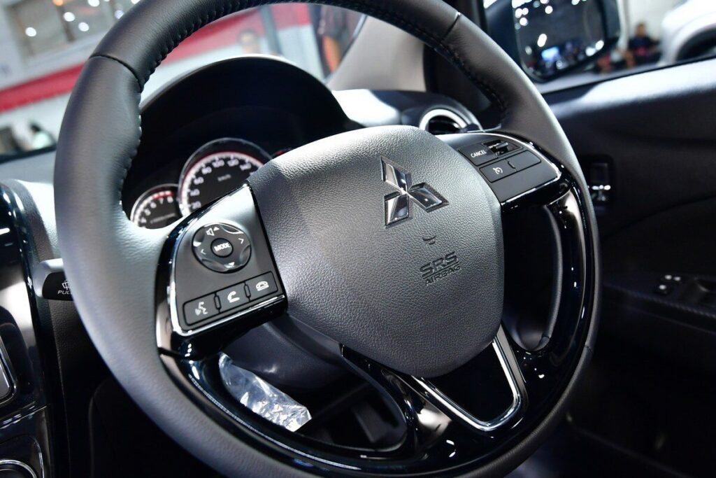 พวงมาลัย Mitsubishi Attrage 2026 พร้อมโลโก้สามเพชร