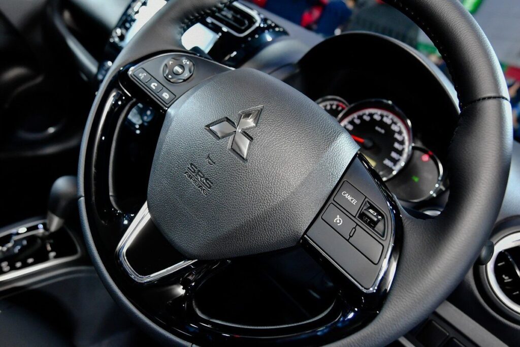 พวงมาลัยและมาตรวัด Mitsubishi Attrage 2026