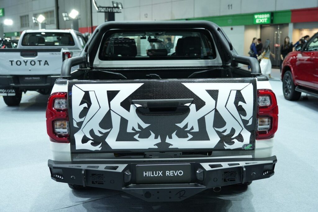 Toyota Hilux Revo Double Cab Z Edition 2026 มุมท้าย